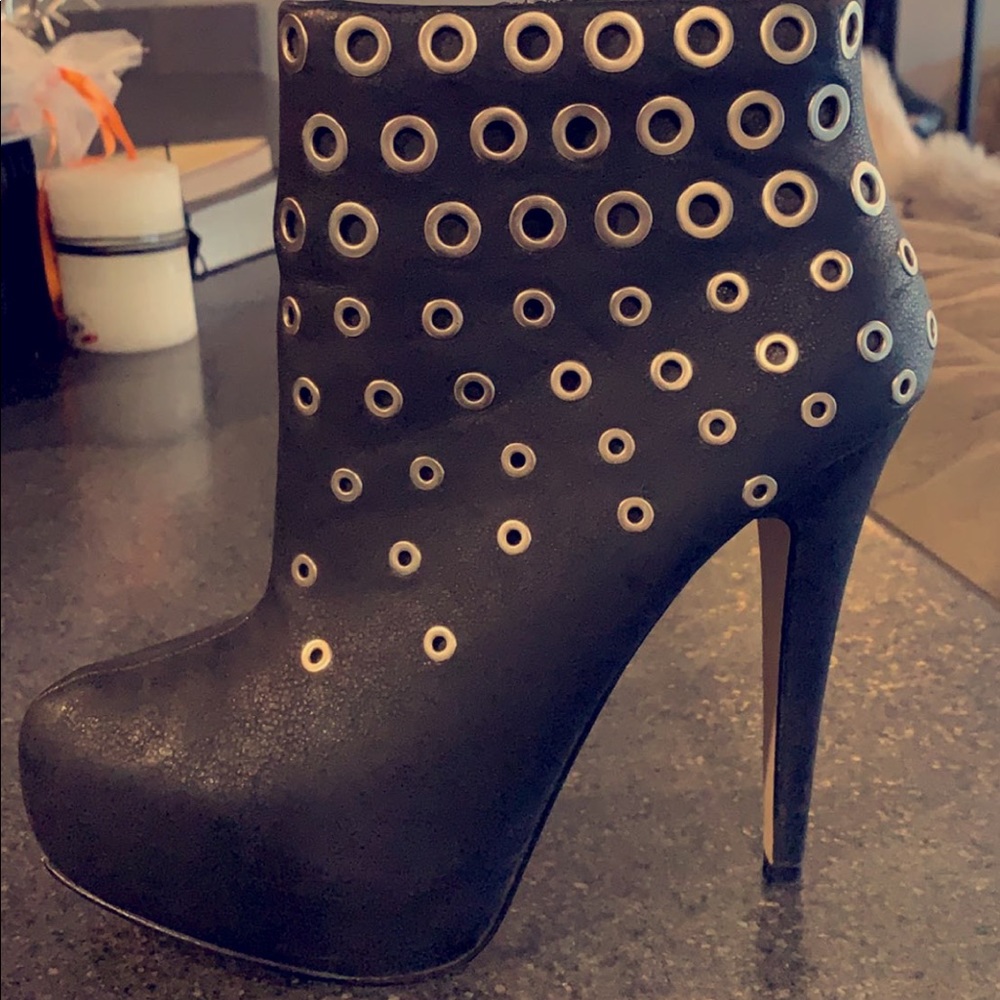 Size 8 Aldo booties brand new !!!!